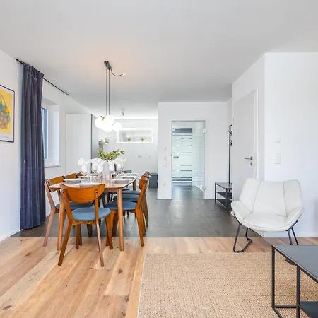 Wohnglueck Frisches & Gemuetliches Design Mit Bbq, Garten & Arbeitsplatz Holiday home Augsburg