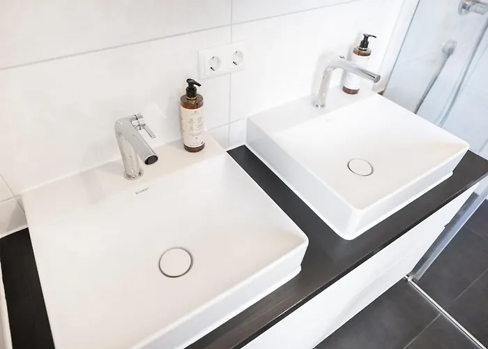 Neu - Frisches & Gemuetliches Design Mit Bbq, Garten & Arbeitsplatz Сasa de vacaciones *