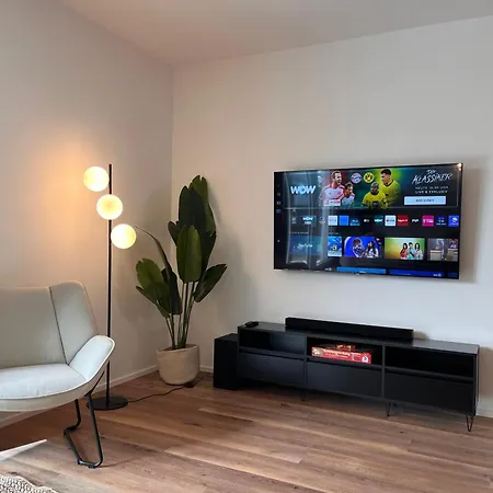 Wohnglueck Frisches & Gemuetliches Design Mit Bbq, Garten & Arbeitsplatz Vakantiehuis Augsburg