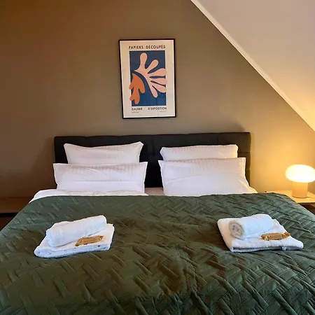 Wohnglueck Frisches & Gemuetliches Design Mit Bbq, Garten & Arbeitsplatz Vakantiehuis Augsburg