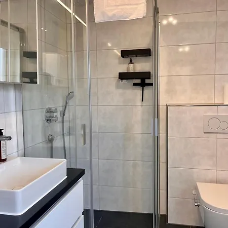 Vakantiehuis Wohnglueck Frisches & Gemuetliches Design Mit Bbq, Garten & Arbeitsplatz *