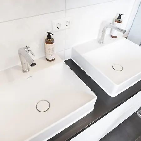 Wohnglueck Frisches & Gemuetliches Design Mit Bbq, Garten & Arbeitsplatz Vakantiehuis *